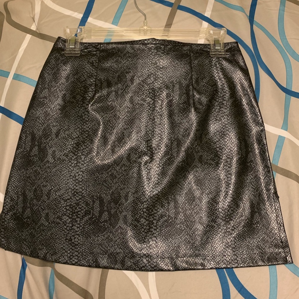 Snakeskin pleather skirt sz 5 from I.L.U.